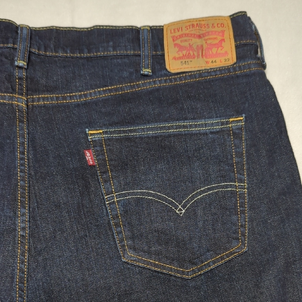 Levi's 541 Athletic Fit Tapered Men's Dark Blue Relaxed Jeans Size 44